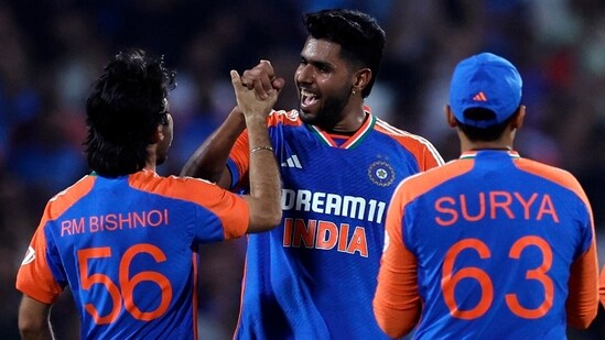 Alastair Cook bashes ‘absolute madness’, Vaughan left baffled at India’s Rana-Dube concussion sub: ‘Makes no sense’