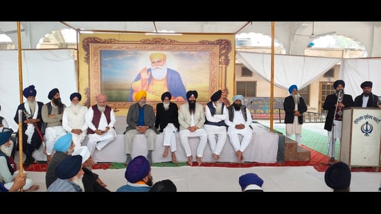 The gathering was called a day ahead of a crucial meeting called by the Gurdwara Election Commission on Feb 2, which Jhinda said has now been deferred by two weeks due to unavoidable reasons and now all the groups have more time. (HT File)