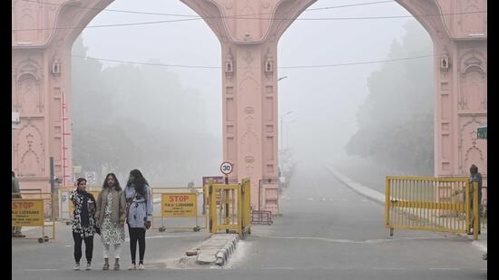 The sudden fog on Saturday was due to a fresh western disturbance in the region, said Pavneet Kaur Kingra, head of climate change and agricultural meteorology department at Punjab Agricultural University (HT Photo)