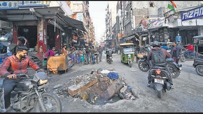A high tension wire road in Shaheen Bagh on January 20. Most neighbourhoods in Okhla suffer from a plethora of issues, bad roads being the most conspicuous among them. (Arvind Yadav/HT Photo) A high tension wire road in Shaheen Bagh on January 20. Most neighbourhoods in Okhla suffer from a plethora of issues, bad roads being the most conspicuous among them. (Arvind Yadav/HT Photo)