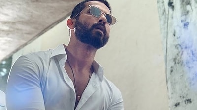 Deva box office collection day 2: Shahid Kapoor plays a cop who loses his memory in the film. Deva box office collection day 2: Shahid Kapoor plays a cop who loses his memory in the film.
