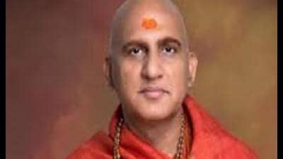 Juna Akhada chief Swami Avdheshanand Giri acknowledged the challenges posed by the large crowd during the Mauni Amavasya (Sourced)