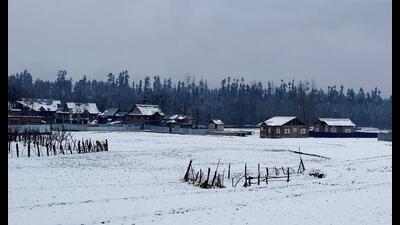 Snow-covered houses in Handwara of Kupwara as the upper reaches of north Kashmir receive snowfall on Sunday. (ANI)