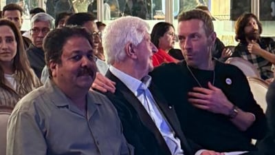 Rajeev Shukla (L) with Chris Martin (R) and his father (c) during an event in Mumbai (X/Rajeev Shukla) Rajeev Shukla (L) with Chris Martin (R) and his father (c) during an event in Mumbai (X/Rajeev Shukla)