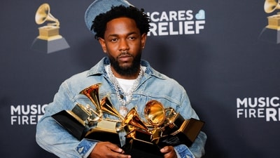 Kendrick Lamar, winner of the Record Of The Year, Best Rap Performance, Best Rap Song, Best Music Video, and Song Of The Year awards, poses in the press room during the 67th Annual Grammy Awards in Los Angeles, California, U.S., February 2, 2025. REUTERS/Mike Blake     TPX IMAGES OF THE DAY (REUTERS)