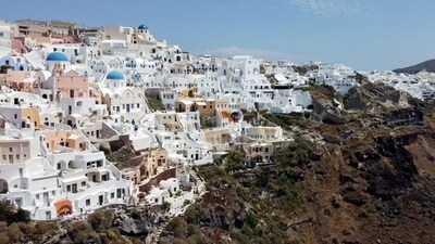 On Monday, a surge in seismic activity stoked fears of a potentially strong earthquake, prompting the closure of schools and the deployment of emergency personnel on the volcanic Greek island of Santorini (REUTERS/Alkis Konstantinidis)