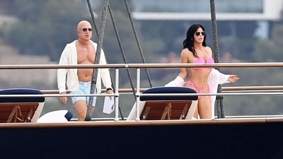 Jeff Bezos and his fiancé Lauren Sanchez, on his superyacht (Twitter) Jeff Bezos and his fiancé Lauren Sanchez, on his superyacht (Twitter)