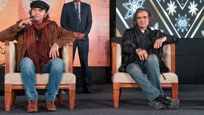 Singer Mohit Chauhan and filmmaker Imtiaz Ali regaled Delhi with several stories at the recent Kathakar. (Photo: Raajessh Kashyap/HT) Singer Mohit Chauhan and filmmaker Imtiaz Ali regaled Delhi with several stories at the recent Kathakar. (Photo: Raajessh Kashyap/HT)