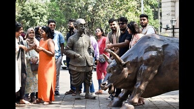 Mumbai, Feb 01 (ANI): People outside the Bombay Stock Exchange (BSE) during the presentation of Union Budget 2025 by Finance Minister Nirmala Sitharaman in the Lok Sabha of the Parliament, in Mumbai on Saturday. (ANI Photo) (Vijay Gohil) Mumbai, Feb 01 (ANI): People outside the Bombay Stock Exchange (BSE) during the presentation of Union Budget 2025 by Finance Minister Nirmala Sitharaman in the Lok Sabha of the Parliament, in Mumbai on Saturday. (ANI Photo) (Vijay Gohil)