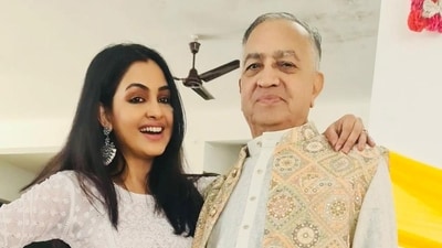 Actor Shubhangi Atre with her father