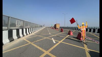 The two closed lanes of the Dwarka Expressway stretch near Bajghera exit point. (Parveen Kumar/HT Photo) The two closed lanes of the Dwarka Expressway stretch near Bajghera exit point. (Parveen Kumar/HT Photo)