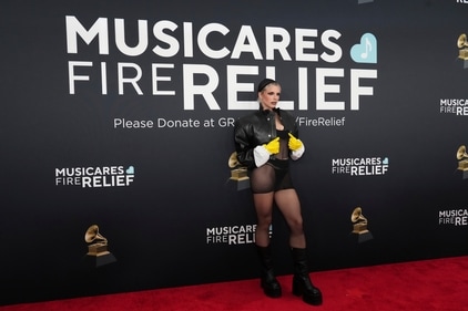 Julia Fox arrives at the 67th annual Grammy Awards. (Jordan Strauss/Invision/AP) Julia Fox arrives at the 67th annual Grammy Awards. (Jordan Strauss/Invision/AP)
