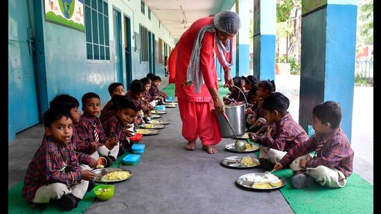 The cooking cost was revised in November last year, which raised the cost per child from ₹5.45 to ₹6.19 for primary students and from ₹8.17 to ₹9.29 for upper primary students. (HT File)