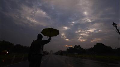 A person opens the umbrella during morning walk at Kartavya Path in New Delhi on Tuesday. (Arvind Yadav/ HT Photo) A person opens the umbrella during morning walk at Kartavya Path in New Delhi on Tuesday. (Arvind Yadav/ HT Photo)