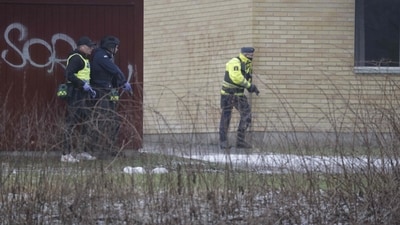 Police officers were seen at the Risbergska School in Orebro, Sweden, on February 4, 2025, following reports of a serious violent crimes. (AFP) Police officers were seen at the Risbergska School in Orebro, Sweden, on February 4, 2025, following reports of a serious violent crimes. (AFP)