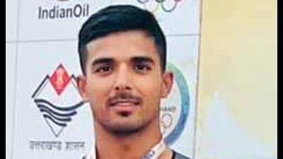 City-based cyclist Harshveer Sekhon brought laurels to the city by clinching two bronze medals at the 38th edition of National Games being held in Uttarakhand. (HT Photo)