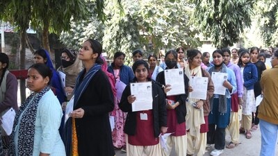 Earlier, the BSEB had released admit cards for the Class 12th or Intermediate final examinations through school login at seniorsecondary.biharboardonline.com. (Santosh Kumar) Earlier, the BSEB had released admit cards for the Class 12th or Intermediate final examinations through school login at seniorsecondary.biharboardonline.com. (Santosh Kumar)