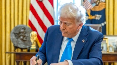 US President Donald Trump signs an executive order in the Oval Office of the White House in Washington, DC, US, on Tuesday, Feb. 4, 2025. Trump signed two executive orders, one to reimpose pressure on Iran, as well as withdraw the US from the United Nations Relief and Workers Agency (UNRWA) and the United Nations Human Rights Council. Photographer: Shawn Thew/EPA/Bloomberg (Bloomberg) US President Donald Trump signs an executive order in the Oval Office of the White House in Washington, DC, US, on Tuesday, Feb. 4, 2025. Trump signed two executive orders, one to reimpose pressure on Iran, as well as withdraw the US from the United Nations Relief and Workers Agency (UNRWA) and the United Nations Human Rights Council. Photographer: Shawn Thew/EPA/Bloomberg (Bloomberg)