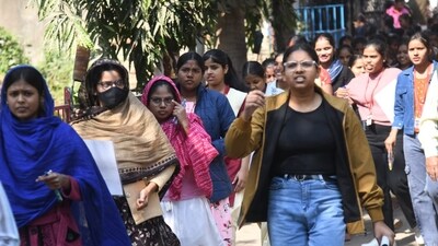 Candidates come out of the examination centre in Patna after the conclusion of exam. (Santosh Kumar) Candidates come out of the examination centre in Patna after the conclusion of exam. (Santosh Kumar)