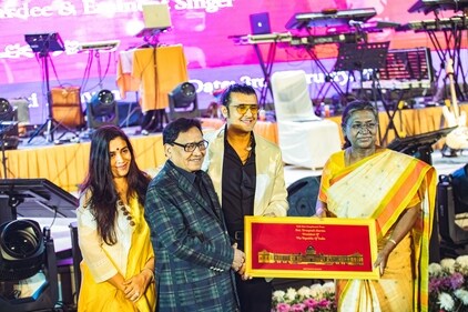 President Droupadi Murmu (far right) honours Sonu Nigam (centre), his father, veteran singer Agam Kumar Nigam, and sister, singer-yoga guru Meenal Nigam after their performance at the Rashtrapati Bhavan President Droupadi Murmu (far right) honours Sonu Nigam (centre), his father, veteran singer Agam Kumar Nigam, and sister, singer-yoga guru Meenal Nigam after their performance at the Rashtrapati Bhavan
