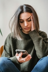 Know the tips to prevent smartphone vision syndrome. (Unsplash) Know the tips to prevent smartphone vision syndrome. (Unsplash)