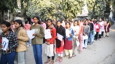 Students wait to enter the exam hall to appear for the Physics exam of the ongoing BSEB Class 12 board exam in Patna. (Santosh Kumar) Students wait to enter the exam hall to appear for the Physics exam of the ongoing BSEB Class 12 board exam in Patna. (Santosh Kumar)