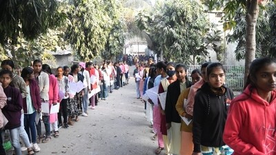 Students wait to appear for the Physics exam of the ongoing BSEB Class 12 Board exams in Patna (Santosh Kumar) Students wait to appear for the Physics exam of the ongoing BSEB Class 12 Board exams in Patna (Santosh Kumar)