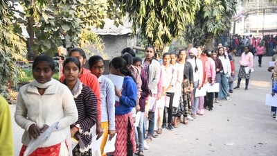 Students wait patiently to get their admit cards checked and appear for the BSEB Class 12 Board Exams in Patna (Santosh Kumar) Students wait patiently to get their admit cards checked and appear for the BSEB Class 12 Board Exams in Patna (Santosh Kumar)