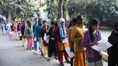 Candidates wait for their turn to enter the exam hall to appear for BSEB Class 12 Board Exam in Patna (Santosh Kumar) Candidates wait for their turn to enter the exam hall to appear for BSEB Class 12 Board Exam in Patna (Santosh Kumar)