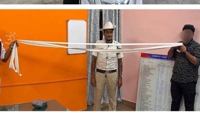 Bengaluru man with 20 meter long traffic challan who had pending fines worth ₹1.6 lakh. Bengaluru man with 20 meter long traffic challan who had pending fines worth ₹1.6 lakh.