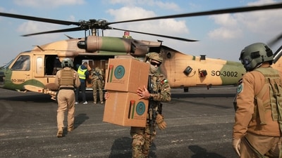 A Jordanian soldier loads humanitarian aid boxes, destined for the Gaza Strip, onto a Jordanian military plane at their base in the Zarqa governorate, northeast of Amman, on February 4, 2025. (AFP) A Jordanian soldier loads humanitarian aid boxes, destined for the Gaza Strip, onto a Jordanian military plane at their base in the Zarqa governorate, northeast of Amman, on February 4, 2025. (AFP)