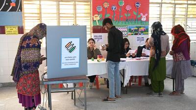 People cast their vote at a polling station in Bamnoli Village in south west Delhi on Wednesday. (Vipin Kumar/HT Photo) People cast their vote at a polling station in Bamnoli Village in south west Delhi on Wednesday. (Vipin Kumar/HT Photo)