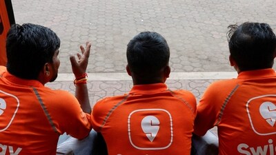 FILE PHOTO: Swiggy gig workers talk to each other during a promotional event in Mumbai, India, October 14, 2024. REUTERS/Francis Mascarenhas/File Photo (REUTERS)