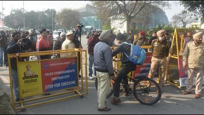 Security beefed up outside the Sri Guru Ram Dass Jee International Airport in Amritsar on Wednesday. (HT Photo) Security beefed up outside the Sri Guru Ram Dass Jee International Airport in Amritsar on Wednesday. (HT Photo)