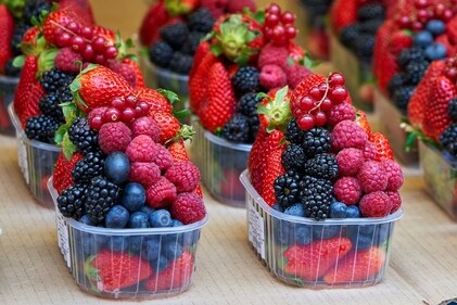 Superfood berries: Rich in antioxidants, berries are nutrient-dense superfoods that efficiently fend off free radicals and reduce oxidative stress. (Unsplash) Superfood berries: Rich in antioxidants, berries are nutrient-dense superfoods that efficiently fend off free radicals and reduce oxidative stress. (Unsplash)
