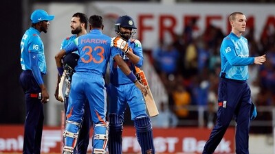 India went from being 221/3 to 235/6 with Gill's dismissal, as KL Rahul also fell in between after scoring just two runs. Jadeja then got the winning runs.&nbsp; (REUTERS)