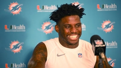 OnlyFans model Sophie Hall sues Tyreek Hill, claims 'crushing force