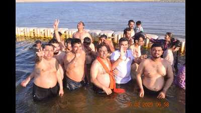 Group from Pakistan at Sangam. (HT)