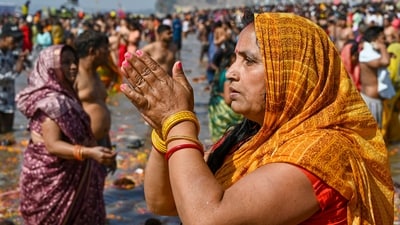 Devotees take a holy dip at Sangam during the ongoing Maha Kumbh Mela, in Prayagraj, Thursday, Feb. 6, 2025. (PTI) Devotees take a holy dip at Sangam during the ongoing Maha Kumbh Mela, in Prayagraj, Thursday, Feb. 6, 2025. (PTI)