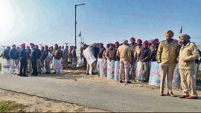 Police force at Samrala’s Mushqabad village in Ludhiana on Thursday. (HT Photo) Police force at Samrala’s Mushqabad village in Ludhiana on Thursday. (HT Photo)
