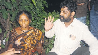 The parents of Akshay Shinde (mother Alka Shinde father Anna Shinde), the accused in the Badlapur two minor girls abuse case, have alleged that Akshay was killed by the police. The premises of Kalwa Hospital have said that Akshay's diedbody will not be taken into custody until justice is served.... Praful Gangurde HT photos (Hindustan Times) The parents of Akshay Shinde (mother Alka Shinde father Anna Shinde), the accused in the Badlapur two minor girls abuse case, have alleged that Akshay was killed by the police. The premises of Kalwa Hospital have said that Akshay's diedbody will not be taken into custody until justice is served.... Praful Gangurde HT photos (Hindustan Times)