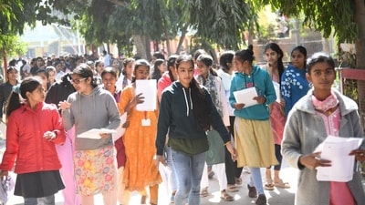 Appeared students outside D.A.V high school danapur in Patna. Bihar Board Class 12 Day 4 exam today. (Santosh Kumar ) Appeared students outside D.A.V high school danapur in Patna. Bihar Board Class 12 Day 4 exam today. (Santosh Kumar )