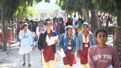 Bihar School Examination Board (BSEB) Class 12 Day 4 exam held today at D.A.V high school danapur in Patna. (Santosh Kumar ) Bihar School Examination Board (BSEB) Class 12 Day 4 exam held today at D.A.V high school danapur in Patna. (Santosh Kumar )