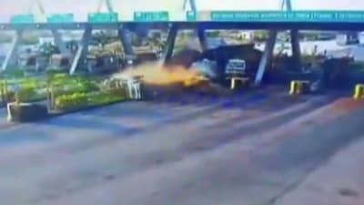 Truck crashes into toll booth in Karnataka's Hospet. Truck crashes into toll booth in Karnataka's Hospet.