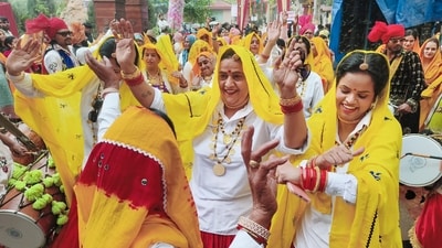 Faridabad: Women perform a Haryanvi dance at a three-day Gurjar Mahotsav, at Surajkund in Faridabad, Monday, Dec. 23, 2024. (PTI) Faridabad: Women perform a Haryanvi dance at a three-day Gurjar Mahotsav, at Surajkund in Faridabad, Monday, Dec. 23, 2024. (PTI)