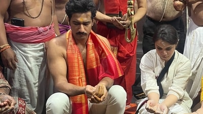 Vicky Kaushal visited the Shri Grishneshwar Jyotirlinga in Ellora, Chhatrapati Sambhaji Nagar. Vicky Kaushal visited the Shri Grishneshwar Jyotirlinga in Ellora, Chhatrapati Sambhaji Nagar.