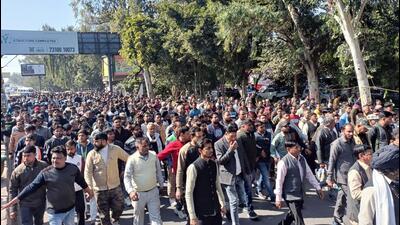 Municipal commissioner Vikramaditya Malik has said that they have directed the officials and zonal heads of all five corporation zones to carry out a survey of vendors and also identify places where such markets can be put up temporarily. (Sakib Ali/HT Photo) Municipal commissioner Vikramaditya Malik has said that they have directed the officials and zonal heads of all five corporation zones to carry out a survey of vendors and also identify places where such markets can be put up temporarily. (Sakib Ali/HT Photo)