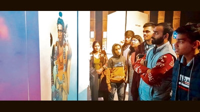 Pilgrims at Digital Experience centre at Mahakumbh-2025 in Prayagraj (HT Photo)