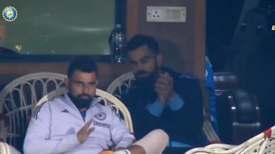 Virat Kohli and Mohammed Shami clapping for Shubman Gill Virat Kohli and Mohammed Shami clapping for Shubman Gill
