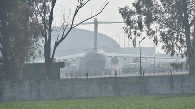 A US military C-17 transport aircraft carrying several Indians deported for illegal immigration landed in Amritsar. (Sameer Sehgal/HT) A US military C-17 transport aircraft carrying several Indians deported for illegal immigration landed in Amritsar. (Sameer Sehgal/HT)